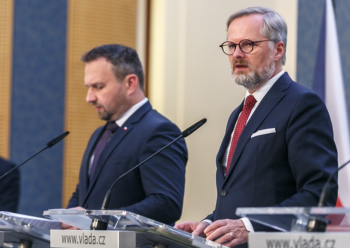 Někdejší premiér Petr Fiala a exministr Marian Jurečka.