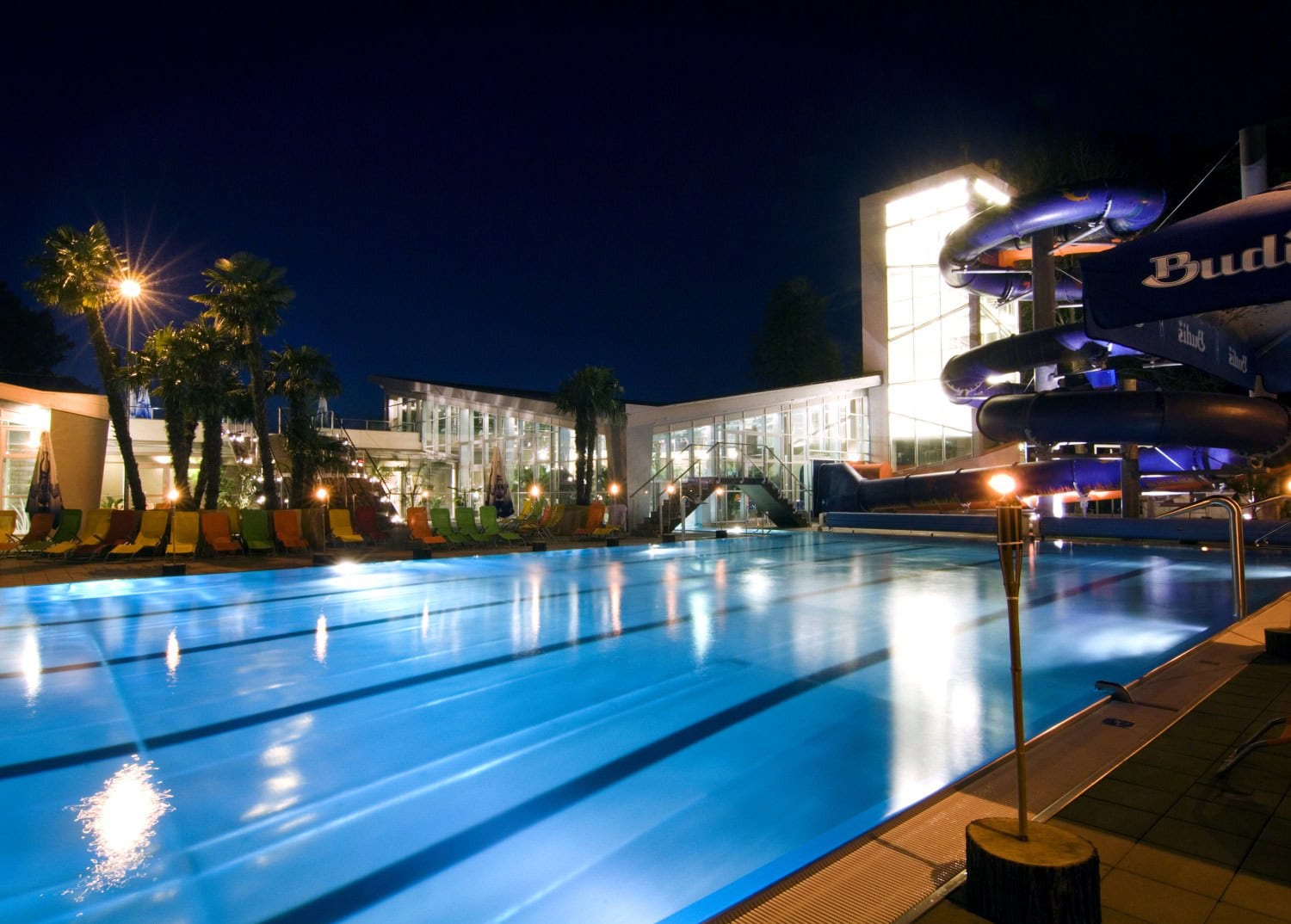 Součástí je lázní je také aquapark s venkovním a termálním bazénem.
