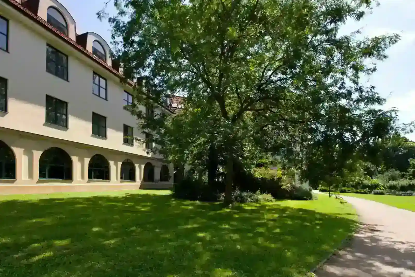 Léčebné lázně Bohdaneč se specializují na rehabilitaci páteře po operacích a využívají cílenou fyzioterapii