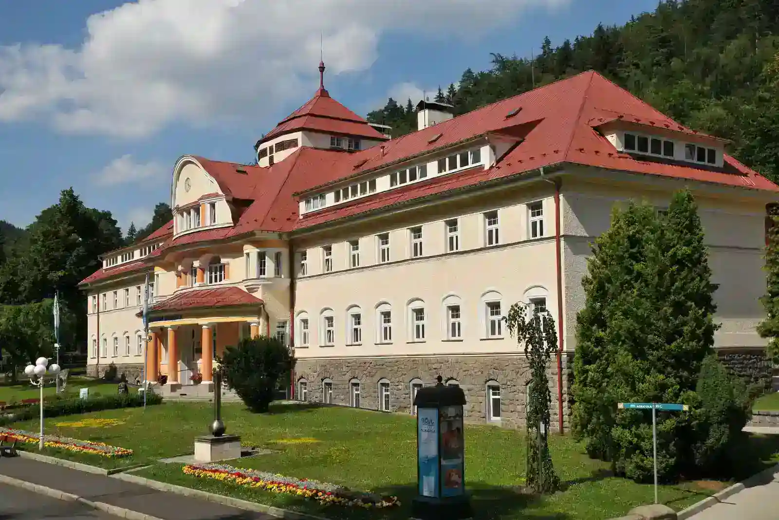 Jáchymov léčí pomocí unikátní radonové vody, která se čerpá z nejstaršího funkčního dolu v Evropě