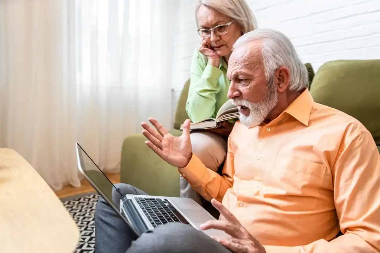 Manželé reagují na zprávy o chystaných změnách důchodů.