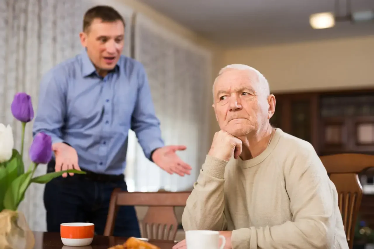 Důchodce je naštvaný na syna a řeší dědictví.