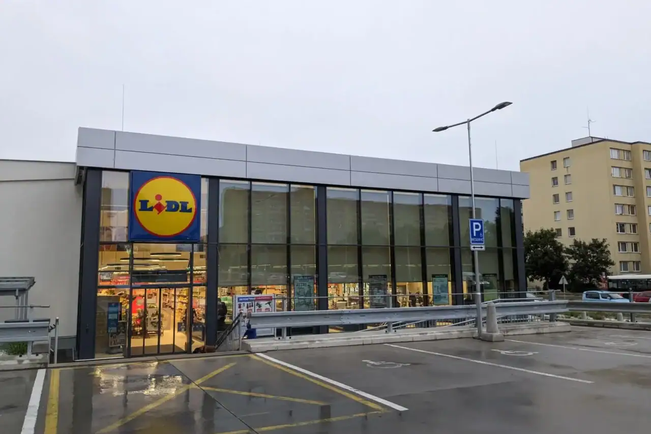 Prodejna oblíbeného řetězce Lidl.