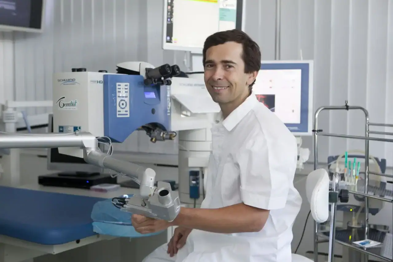 Oční lékař prim. MUDr. PAVEL STODŮLKA, Ph.D., FEBOS-CR