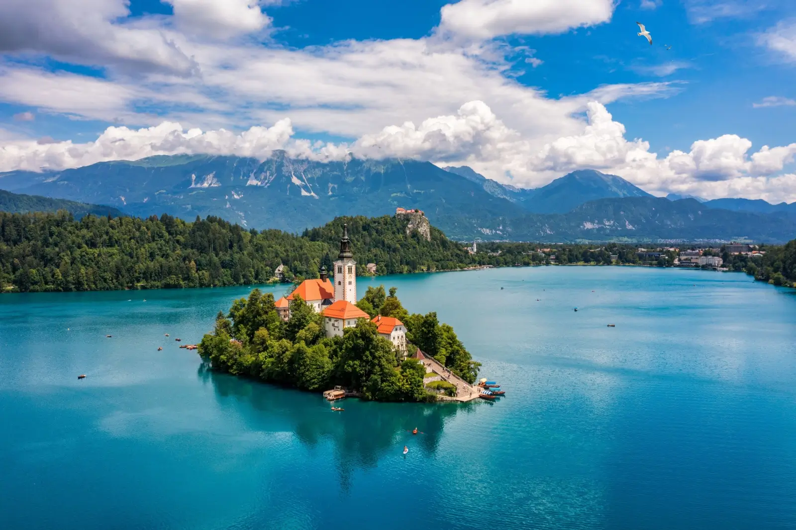Jezero Bled ve Slovinsku.