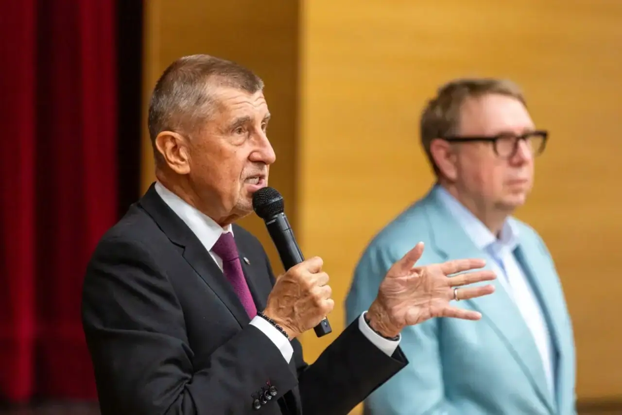 Premiér Andrej Babiš a ministr Aleš Juchelka.