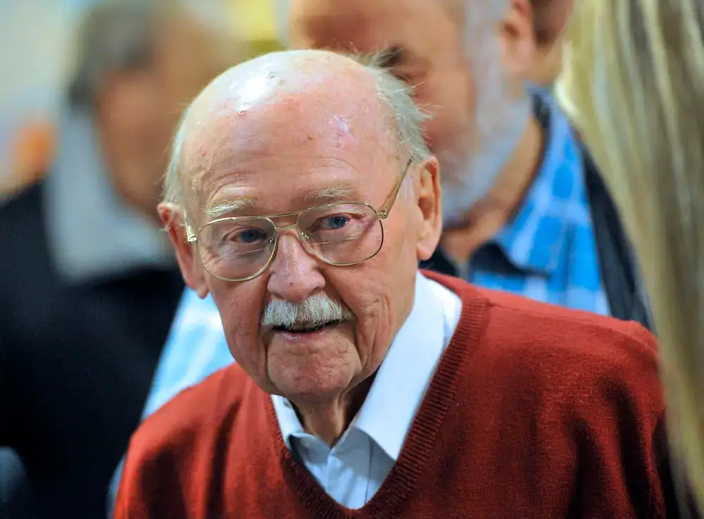 Lubomír Lipský patřil desítky let k nejoblíbenějším českým komikům a na jevišti zůstával i ve vysokém věku.