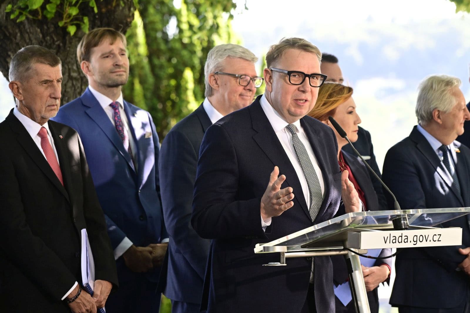 Premiér Andrej Babiš a další představitelé vlády.