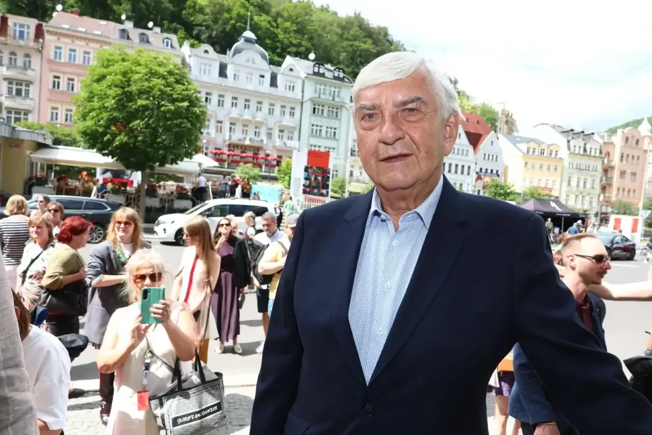 Miroslav Donutil.