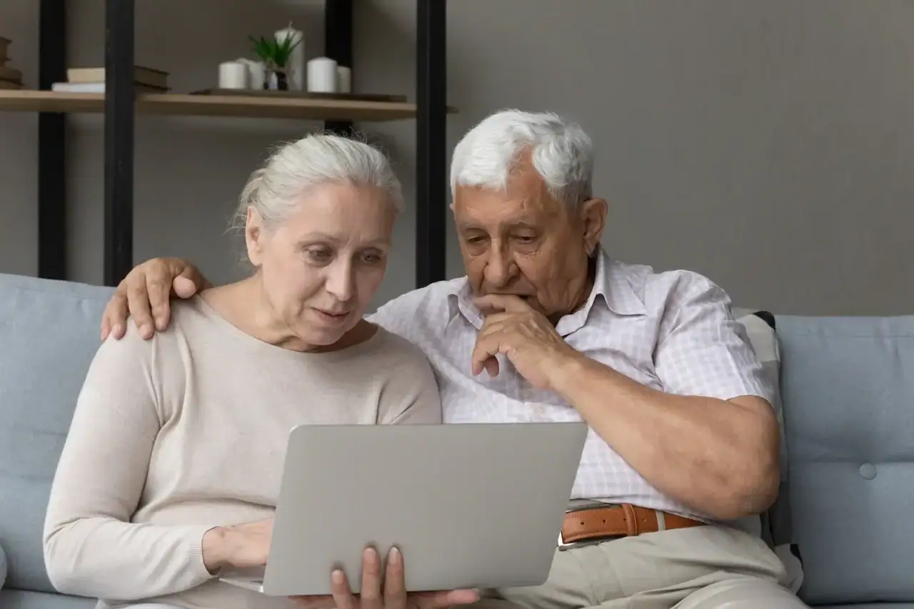 Část seniorů bere jednorázový příspěvek spíš jako předvolební gesto.