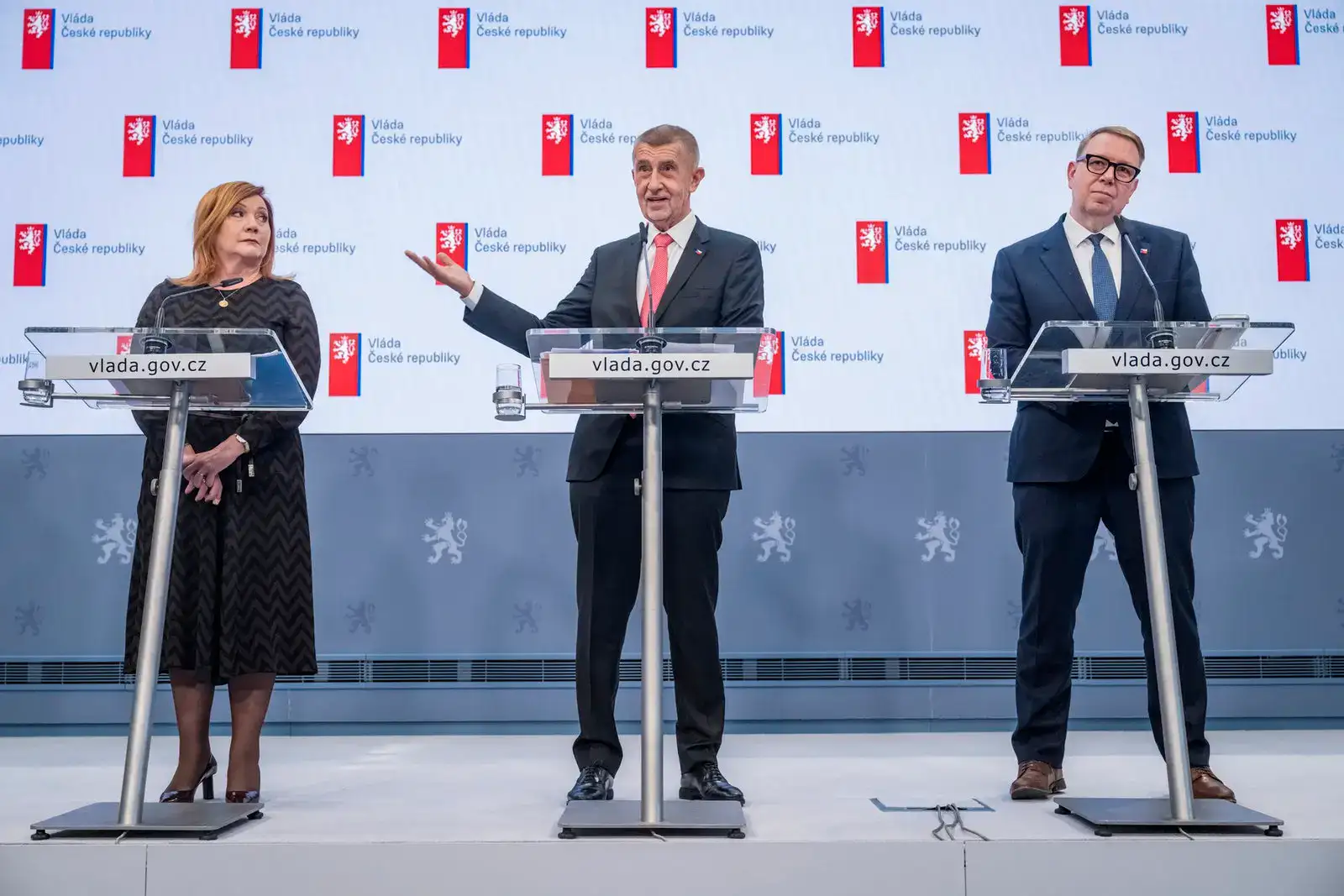 Premiér Andrej Babiš a ministři Aleš Juchelka a Alena Schillerová.