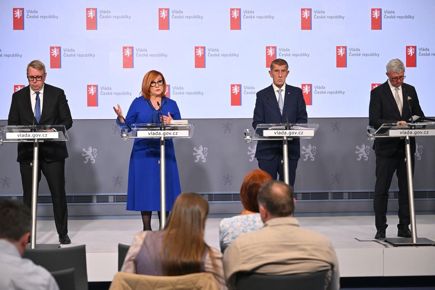 Tisková konference po jednání vlády. 