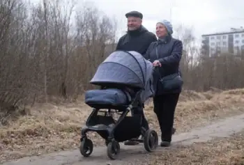 Babička není hlídací služba a dědeček domácí opravář. Psycholog vysvětluje, proč by se senioři měli naučit říkat ne