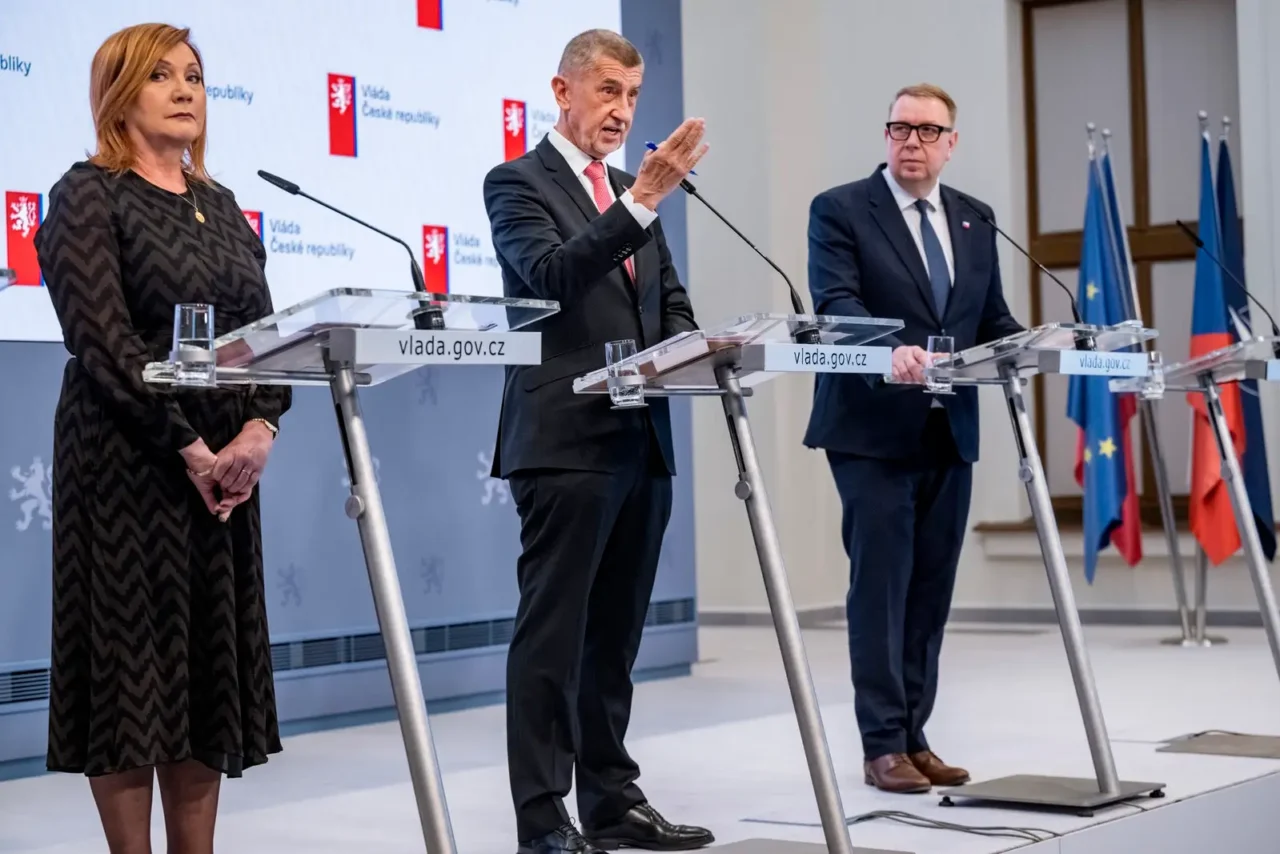 Premiér Andrej Babiš a ministři Aleš Juchelka a Alena Schillerová.
