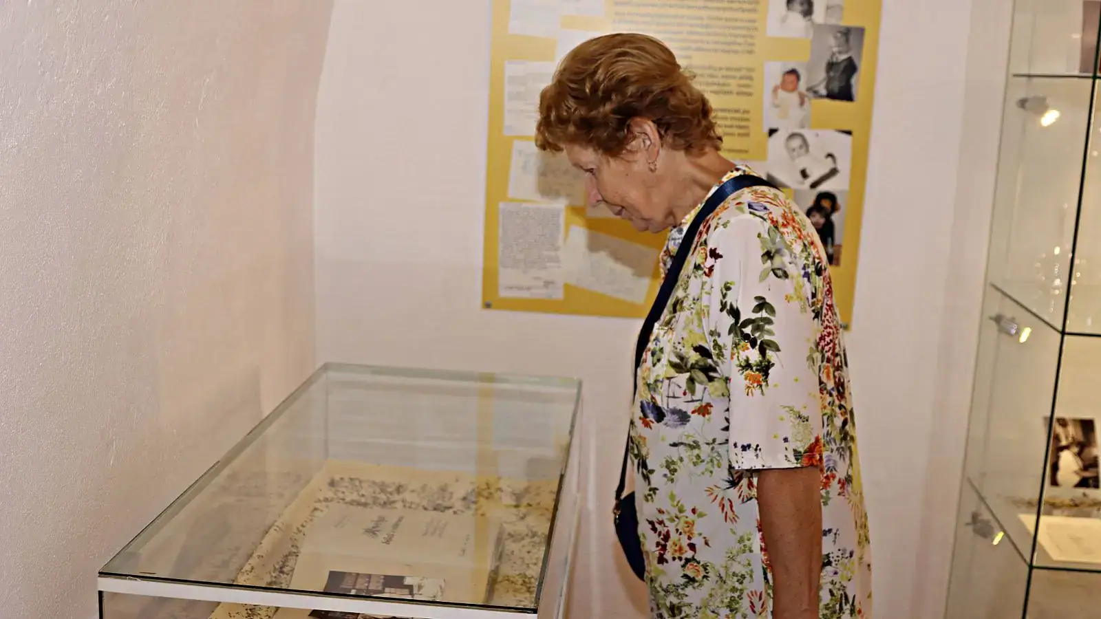 Návštěvnice expozice Boženy Kamenické.