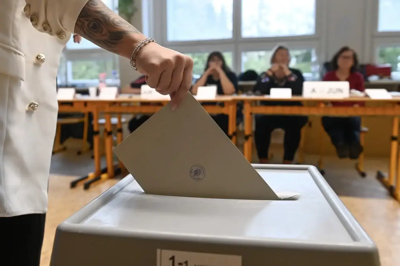 Volební komise dohlíží na průběh boleb.
