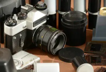 Desítky let ležel ve skříni, dnes za něj lidé platí tisíce. Staré fotoaparáty jsou znovu v kurzu