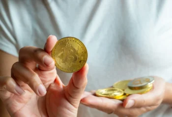 Zdědili bitcoiny v ceně statisíců, ale heslo k peněžence nikdo nezná. Bez přístupu rodině nepomůže ani rozhodnutí notáře