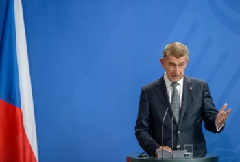 Babiš prezentuje tisícovku pro stoleté jako velkorysý příspěvek. V Polsku přitom ke stým narozeninám dostanete desítky tisíc