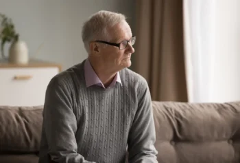 Invalidní důchodci si mohou přechodem do předčasné penze finančně polepšit. Má to ale svá úskalí