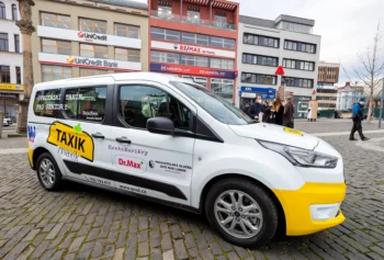 Senior taxi se v Praze šíří z jedné městské části do druhé. Každá má ale úplně jiná pravidla
