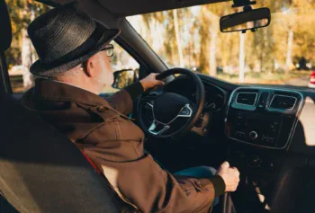 „Už bys neměl řídit.“ Jedna věta může rozpoutat rodinné peklo, i když máte o rodiče strach