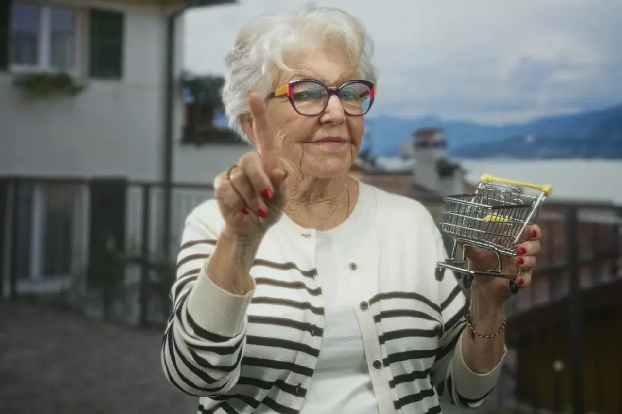 Seniorka jako mystery shopper.
