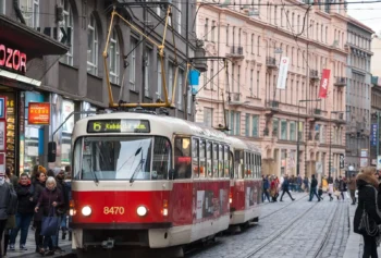Senior má nárok na bezplatnou MHD, přesto mu při kontrole revizor napaří pokutu. Stačí nesplnit jednu podmínku