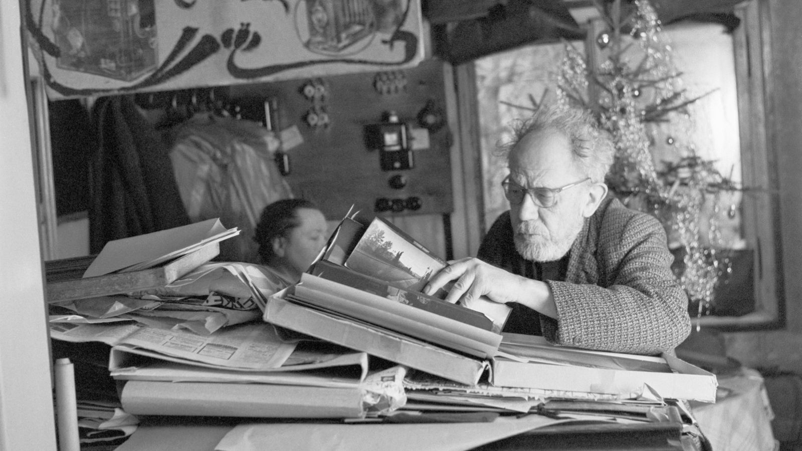 Josef Sudek v ateliéru.
