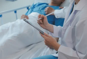 „Nechci, aby mě za každou cenu udržovali při životě.“ Takové přání lze lékařům sdělit předem, mnoho lidí o tom ale neví