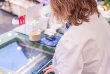 Pro léky na předpis už není nutné nosit recept ani telefon. Mnoho lidí netuší, že v lékárně stačí ukázat občanku