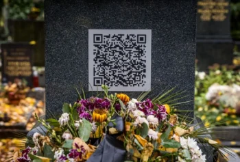 Moderní technologie pronikají i na hřbitovy. Památka na zemřelé se přesouvá z kamene do telefonu