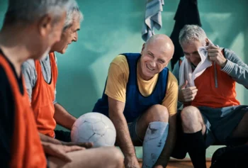 Fotbal bez běhání láká stále víc seniorů. Hraje se v chůzi a soutěží se už i o titul mistra republiky