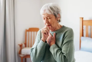 Zápal plic i další infekce mohou mít u seniorů úplně netypický průběh. Včas rozpoznat příznaky je přitom rozhodující