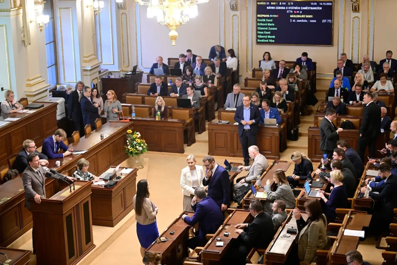 Poslanecká sněmovna během říjnové schůze.