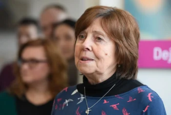 V 79 letech se stala stážistkou v Evropském parlamentu. Aktivní seniorka vedle toho vede potravinovou banku.