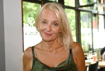 „K mému věku se to asi nehodí, ale je mi to jedno.“ Veronika Žilková oslavila pětašedesátku a na Instagramu sdílela odvážný snímek